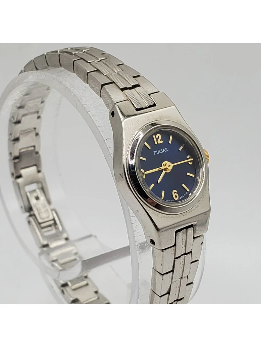 Pulsar Quartz Womens Watch 17mm Silver Tone Blue Round Dial New Battery